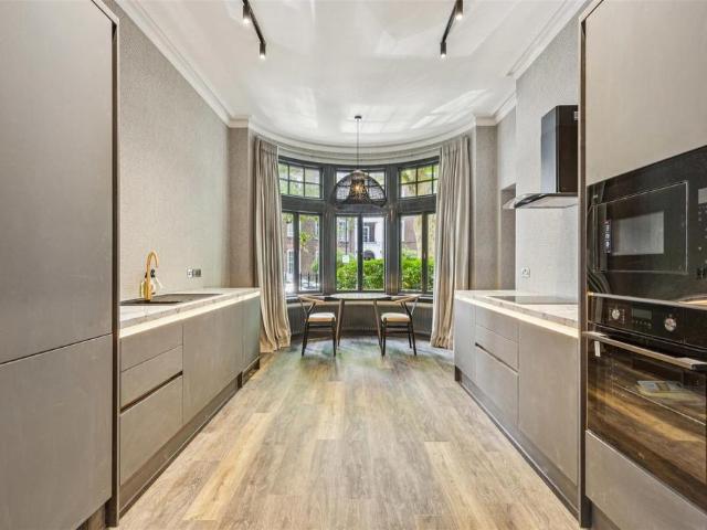 Apartment for rent in West Kensington, Greater London