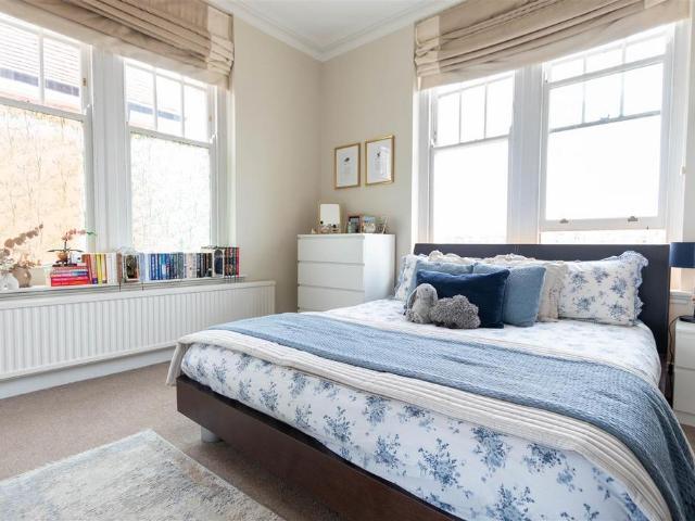 Apartment for rent in West Kensington, Greater London
