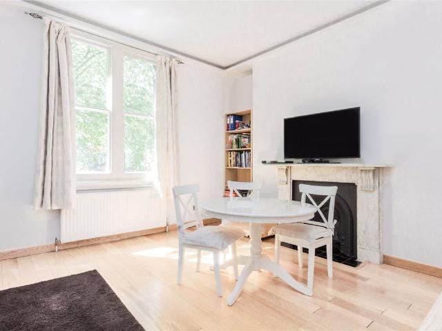 Apartment for rent in Swiss Cottage, Greater London