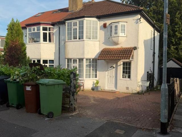 House for rent in Oakwood, West Yorkshire