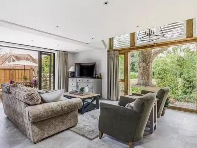 Apartment for rent in Littlecote, West Sussex