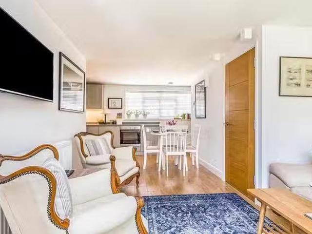 Apartment for rent in Littlecote, West Sussex