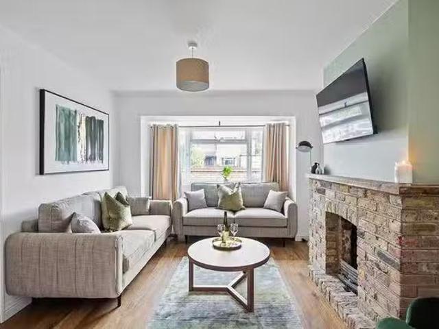 Apartment for rent in Hermitage Woods, Woking