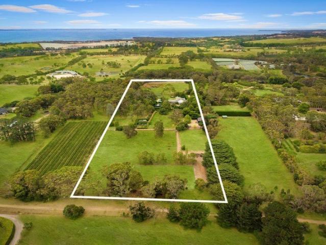 Cottage for sale in Camerons Creek, Victoria