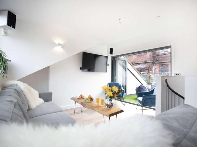 Townhouse for rent in Civic Quarter, Manchester