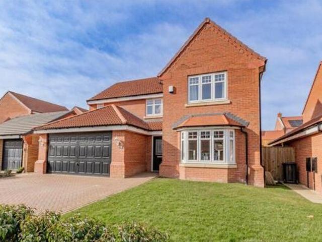 House for sale in Huddersfield, West Yorkshire