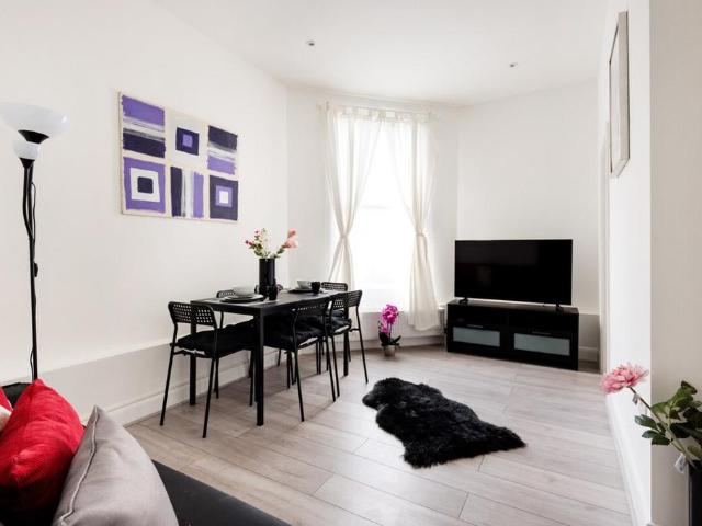 Apartment for rent in Walham Green, Greater London