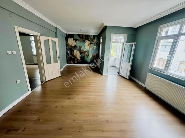 Esatpaşa Mahallesi, Ataşehir içerisinde kiralık mülk