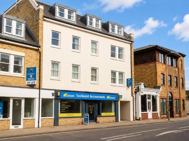 Apartment for rent in Ivy Chimneys, Epping Forest