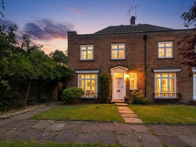 House for sale in Pinner, Greater London