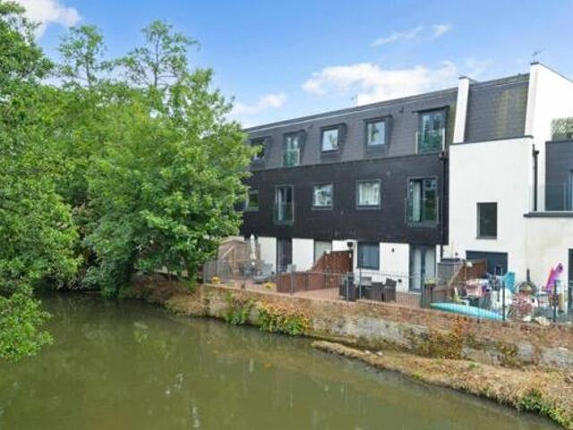 House for sale in Fole, Surrey