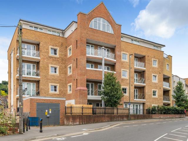 Apartment for rent in Holloway Hill, Fole