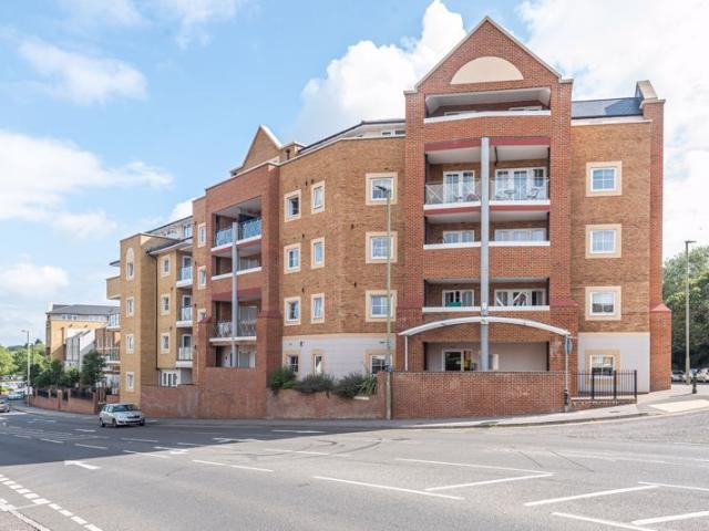 Apartment for rent in Fole, Surrey