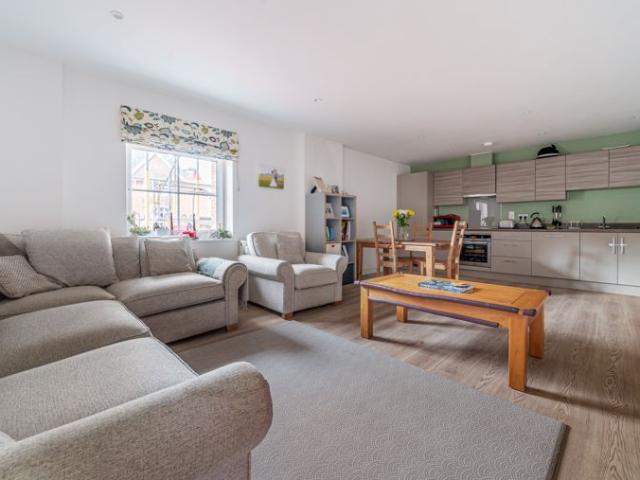 Apartment for rent in Holloway Hill, Fole