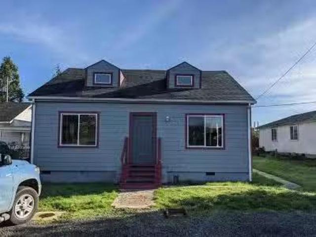 House for sale in Coos Bay