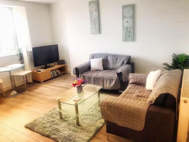 Apartment for rent in Nangreaves, Wales