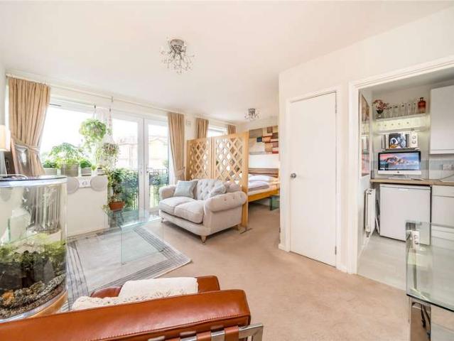 Flat for sale in Whitechapel, Greater London