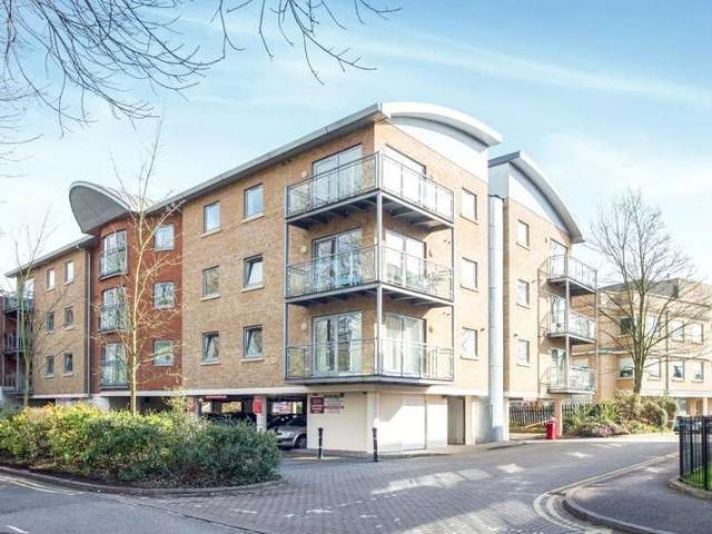 Flat for sale in Ashley Park, Surrey