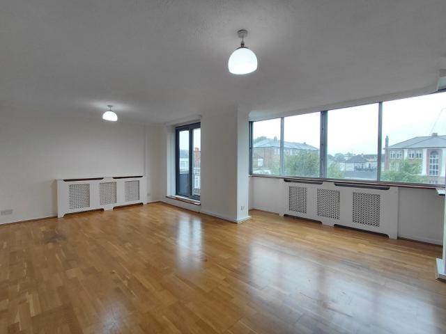 Apartment for rent in Temple Fortune, Greater London