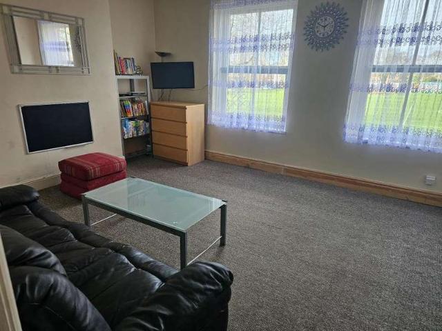 Flat for sale in Stepney, Hull