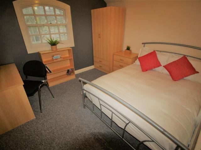 Apartment for rent in Hyde Park, West Yorkshire
