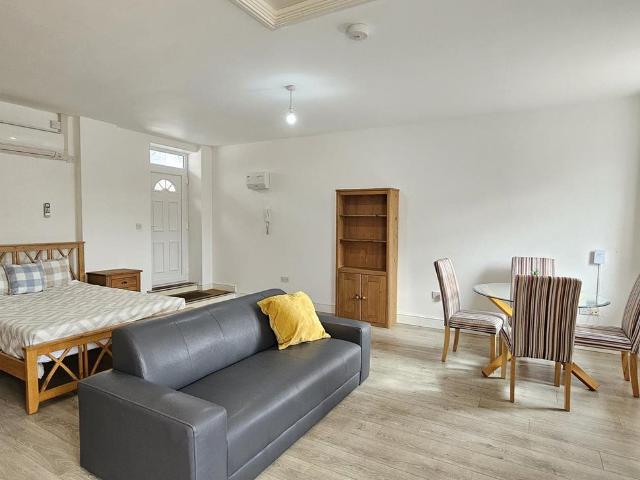 Studio for rent in Peterborough