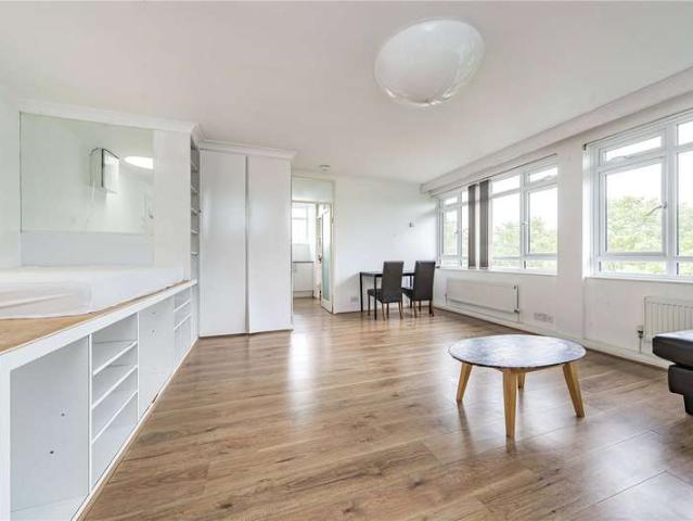 Flat for sale in Southfields, Greater London