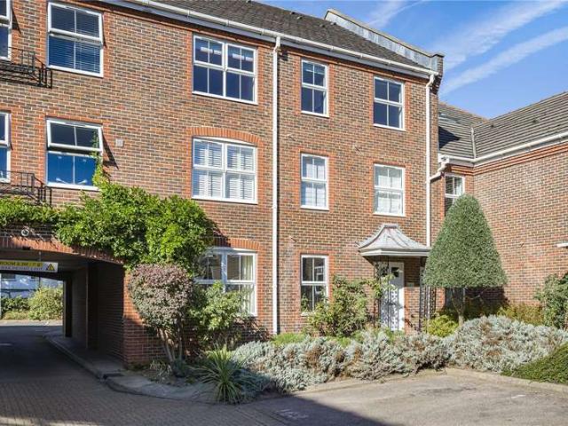 Flat for sale in Bell Green, Greater London