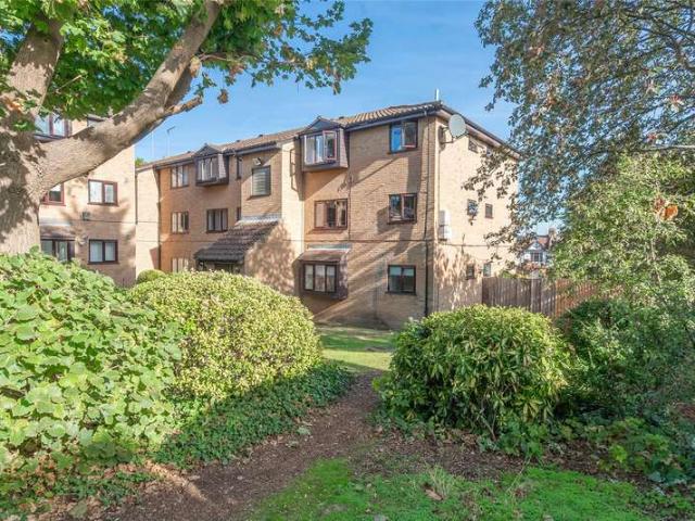 Flat for sale in London Borough of Barnet, Greater London