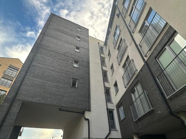 Apartment for rent in Roding Riverside, Greater London