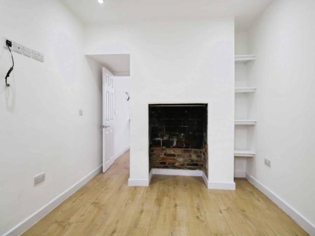 Apartment for rent in Marlborough, Easton Royal