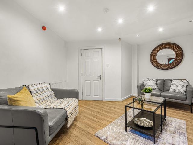 Apartment for rent in Hyde Park, West Yorkshire