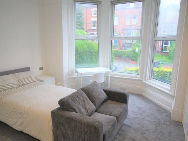 Studio for rent in Little Woodhouse, Leeds