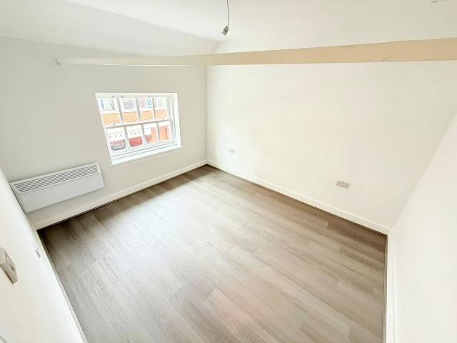 Apartment for rent in Dixons Green, West Midlands