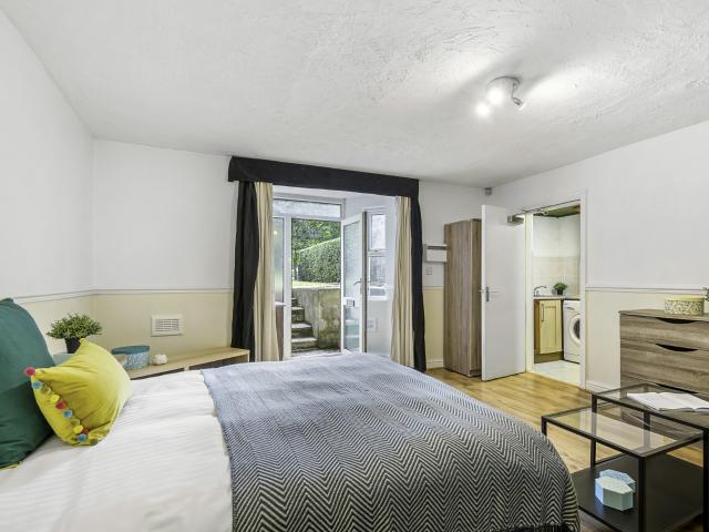 Studio for rent in Hyde Park, Leeds