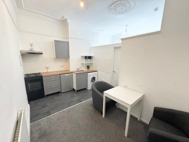 Studio for rent in Hyde Park, West Yorkshire