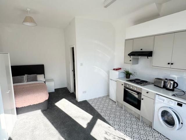 Studio for rent in Little Woodhouse, Leeds