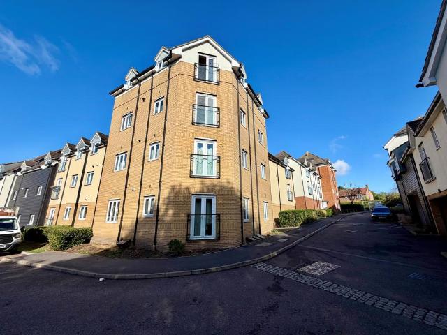 Apartment for rent in Harold Hill, Greater London