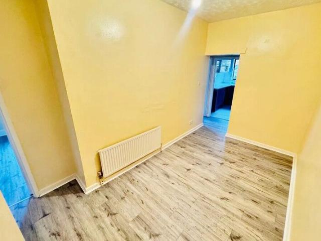 House for rent in Dixons Green, West Midlands