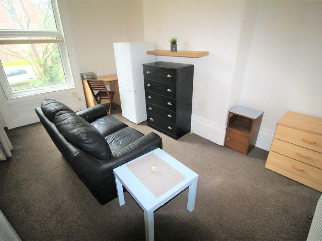 Studio for rent in Hyde Park, Leeds