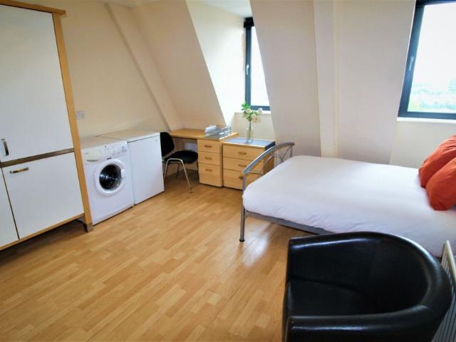 Studio for rent in Little Woodhouse, Leeds