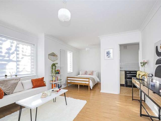 Flat for sale in Putney Vale, Greater London
