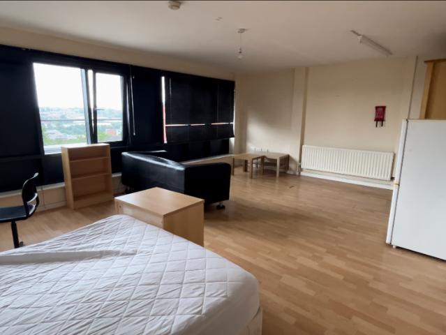 Studio for rent in Little Woodhouse, Leeds