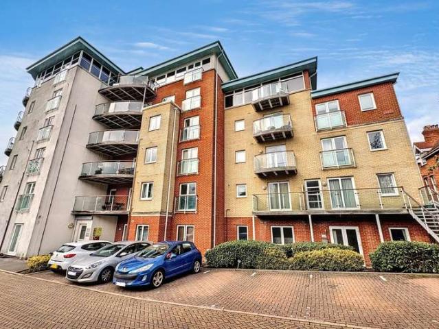 Flat for sale in Boscombe, Bournemouth