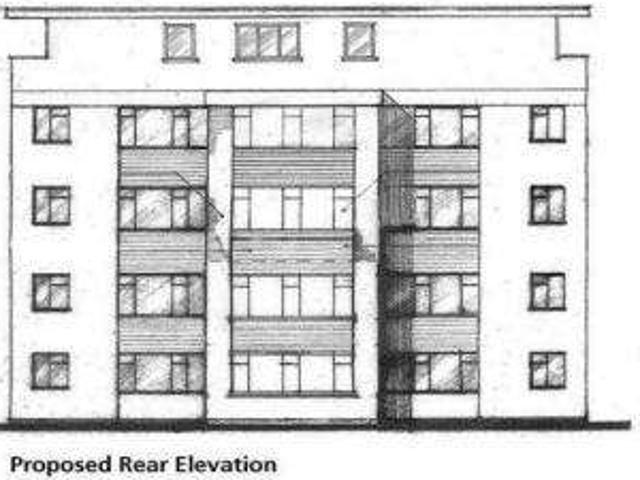 Flat for sale in Hampton Wick, Greater London