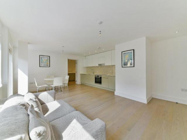 Apartment for rent in Horn Park, Greater London
