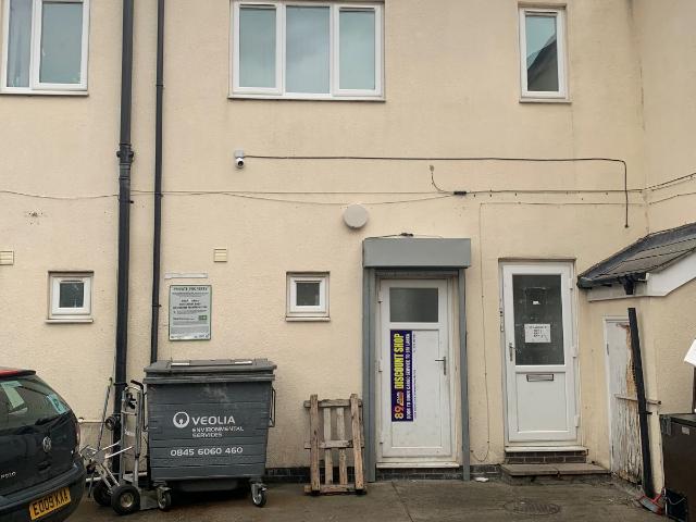 Apartment for rent in West End, Bare