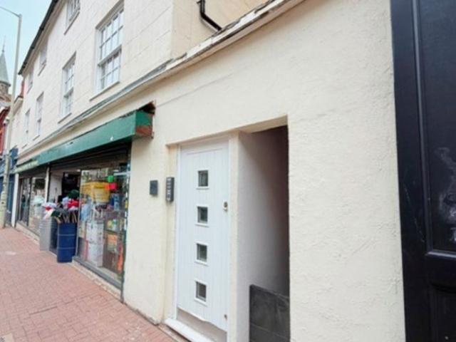 Apartment for rent in Dixons Green, West Midlands