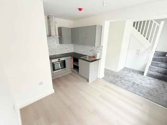 Apartment for rent in Dixons Green, West Midlands
