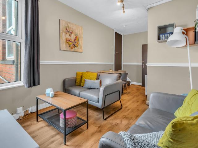 Apartment for rent in Hyde Park, Leeds